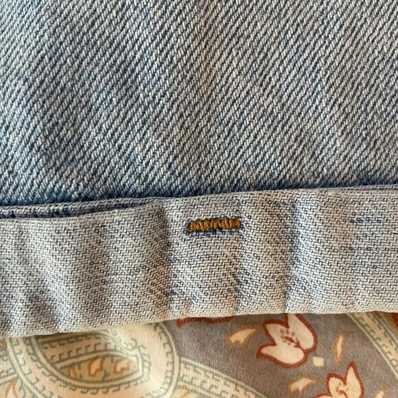 Vintage Levi's jean shorts - Picture 9 of 12